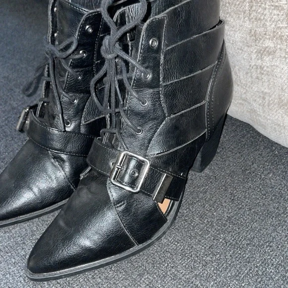 Boots - Picture 4 of 7